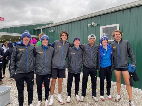 Sandburg boys cross country team after winning Nike Midwest Champions race.